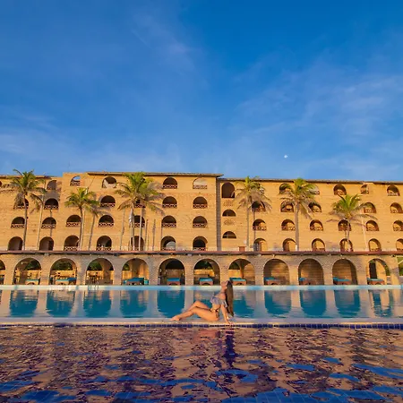 Goldmen Coliseum Beach Hotel-2
